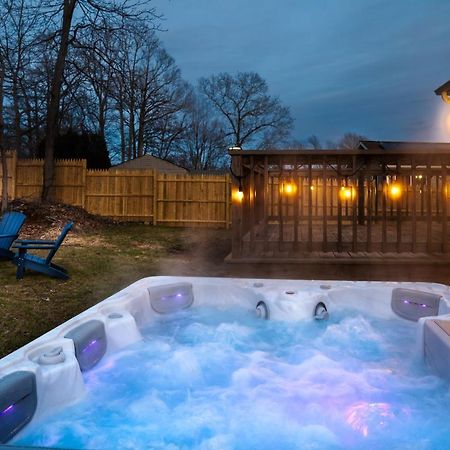 New! Updated Mystic Home W/ Sauna, Hot Tub & Deck Zewnętrze zdjęcie