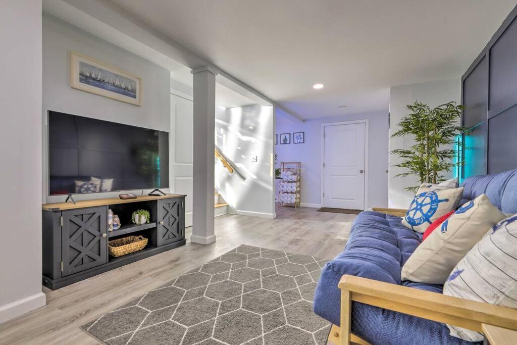 New! Updated Mystic Home W/ Sauna, Hot Tub & Deck Zewnętrze zdjęcie