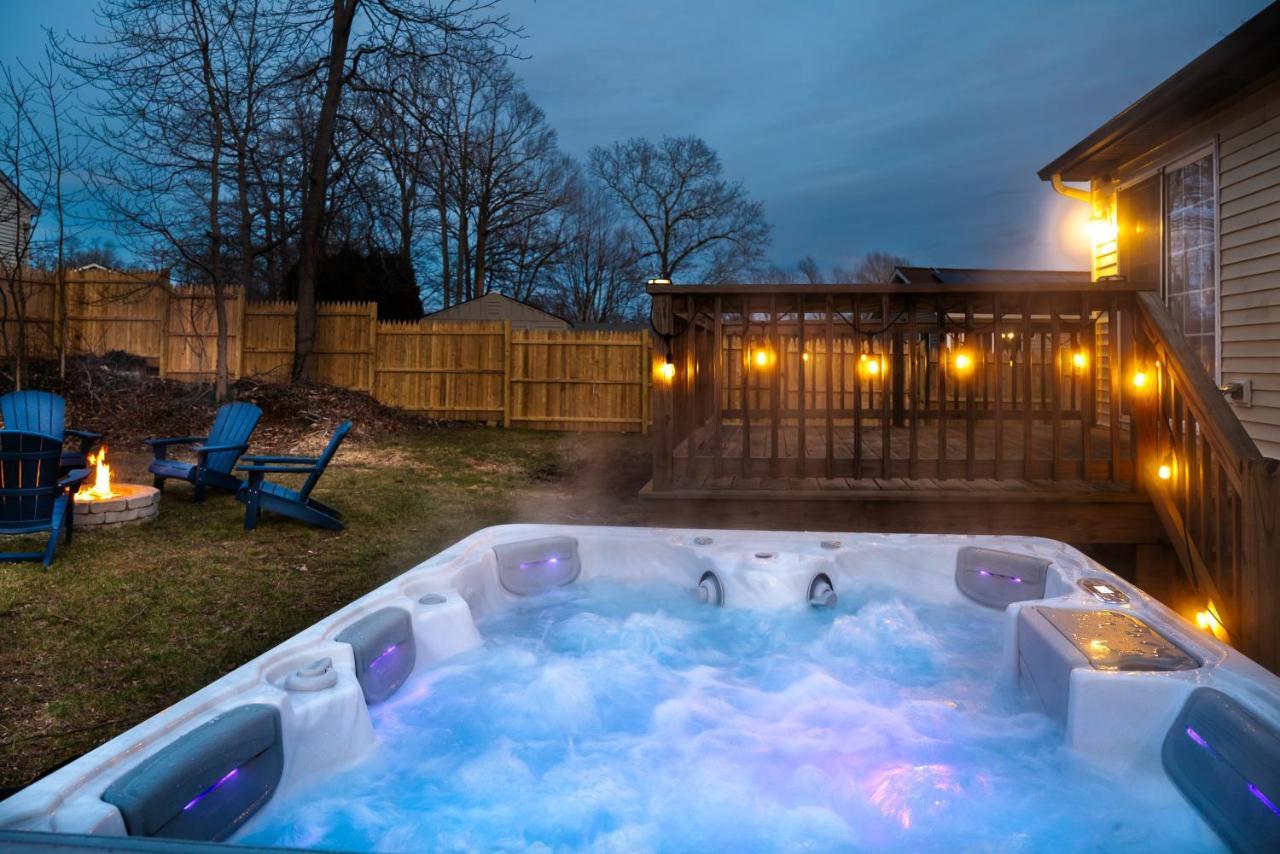 New! Updated Mystic Home W/ Sauna, Hot Tub & Deck Zewnętrze zdjęcie