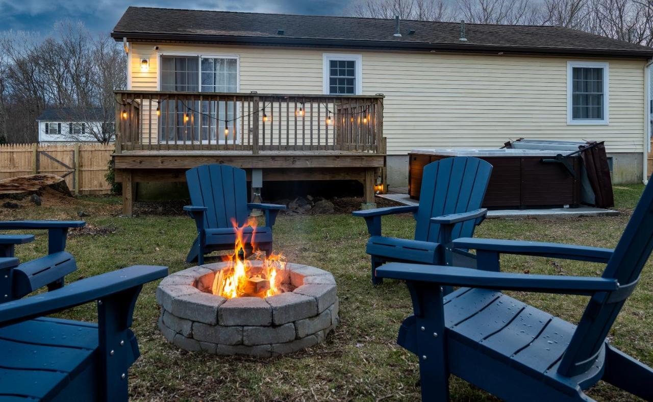 New! Updated Mystic Home W/ Sauna, Hot Tub & Deck Zewnętrze zdjęcie