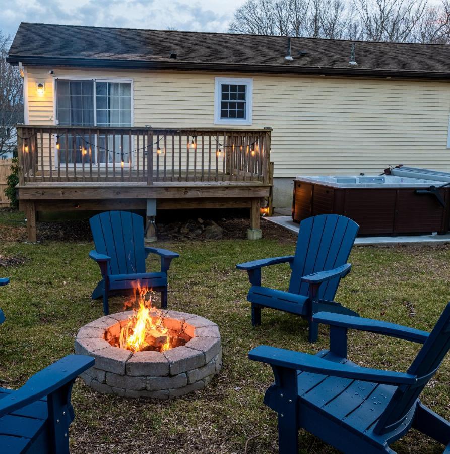 New! Updated Mystic Home W/ Sauna, Hot Tub & Deck Zewnętrze zdjęcie