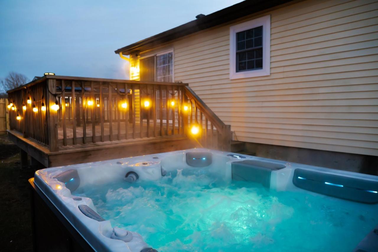 New! Updated Mystic Home W/ Sauna, Hot Tub & Deck Zewnętrze zdjęcie